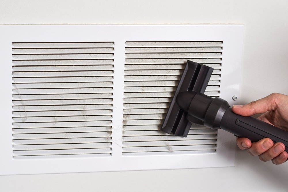 air duct cleaning by vacuuming air vents